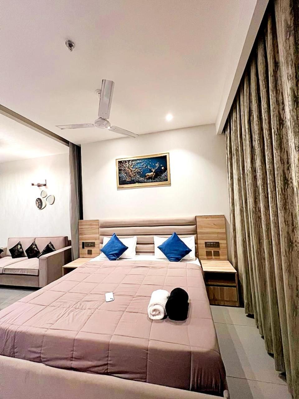 Supernova - Premium Luxurious In Noida New Delhi